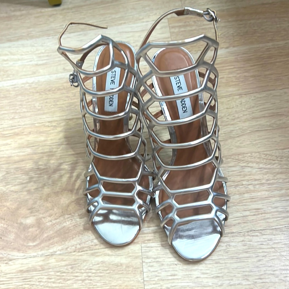Steve Madden - upward silver sandals
